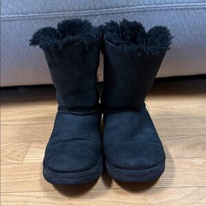 UGG Bailey Bow mediums - size 7
